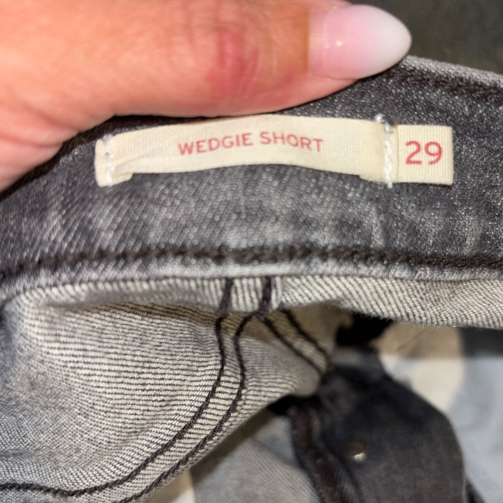 Women’s Levi Wedgie Shorts size 8 - Picture 3 of 4